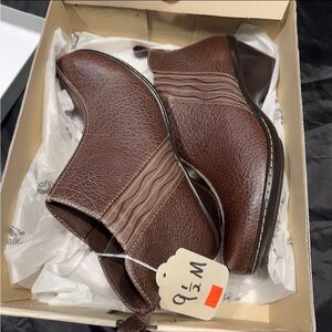 SoftWalk Brown Ankle Booties 9.5 women’s